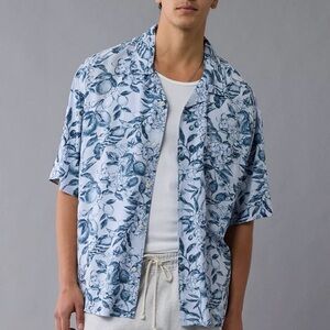 AEO Medium Poolside Floral Button Up Shirt